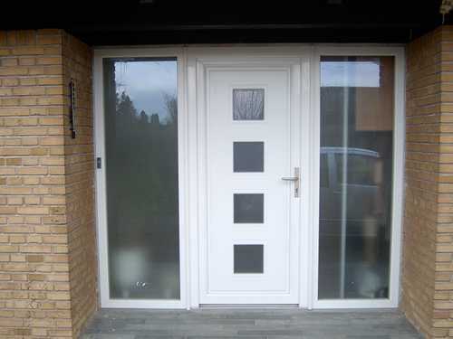 Dør med sidepartier